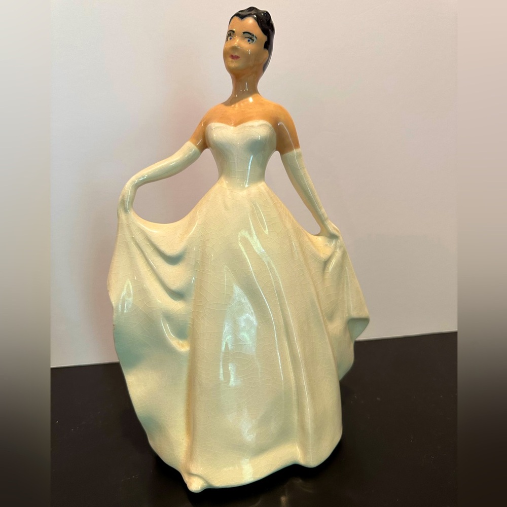 Beautiful Ceramic Figurine formal wedding Madame vintage 11” tall 7 1/2 wide